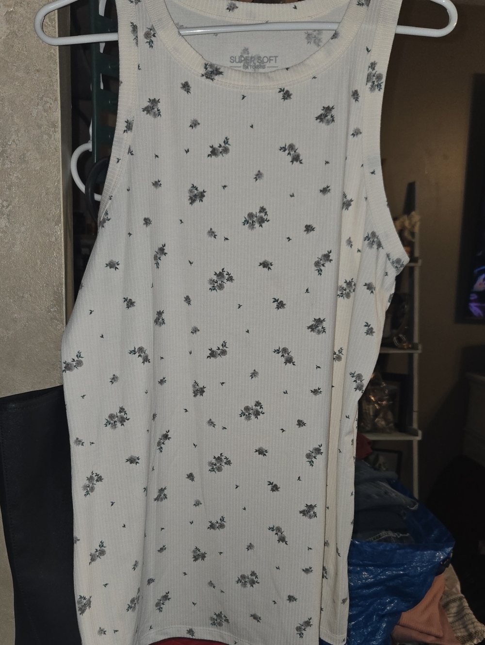 torrid White Ribbed Tank with Gray Floral Motif🎈
